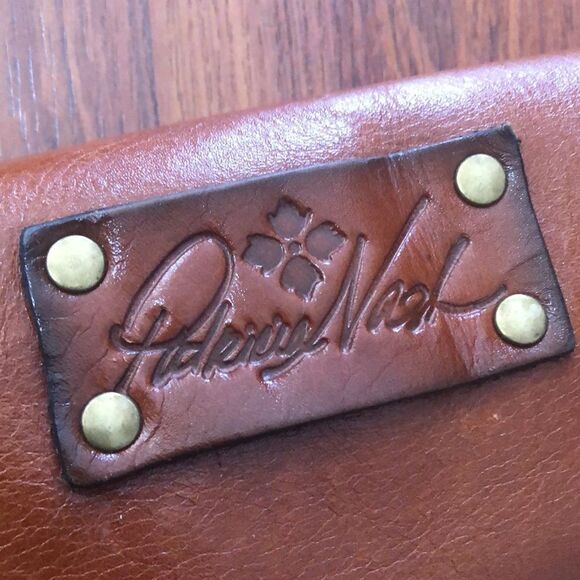 Patricia Nash Rustic leather clutch - Picture 2 of 13